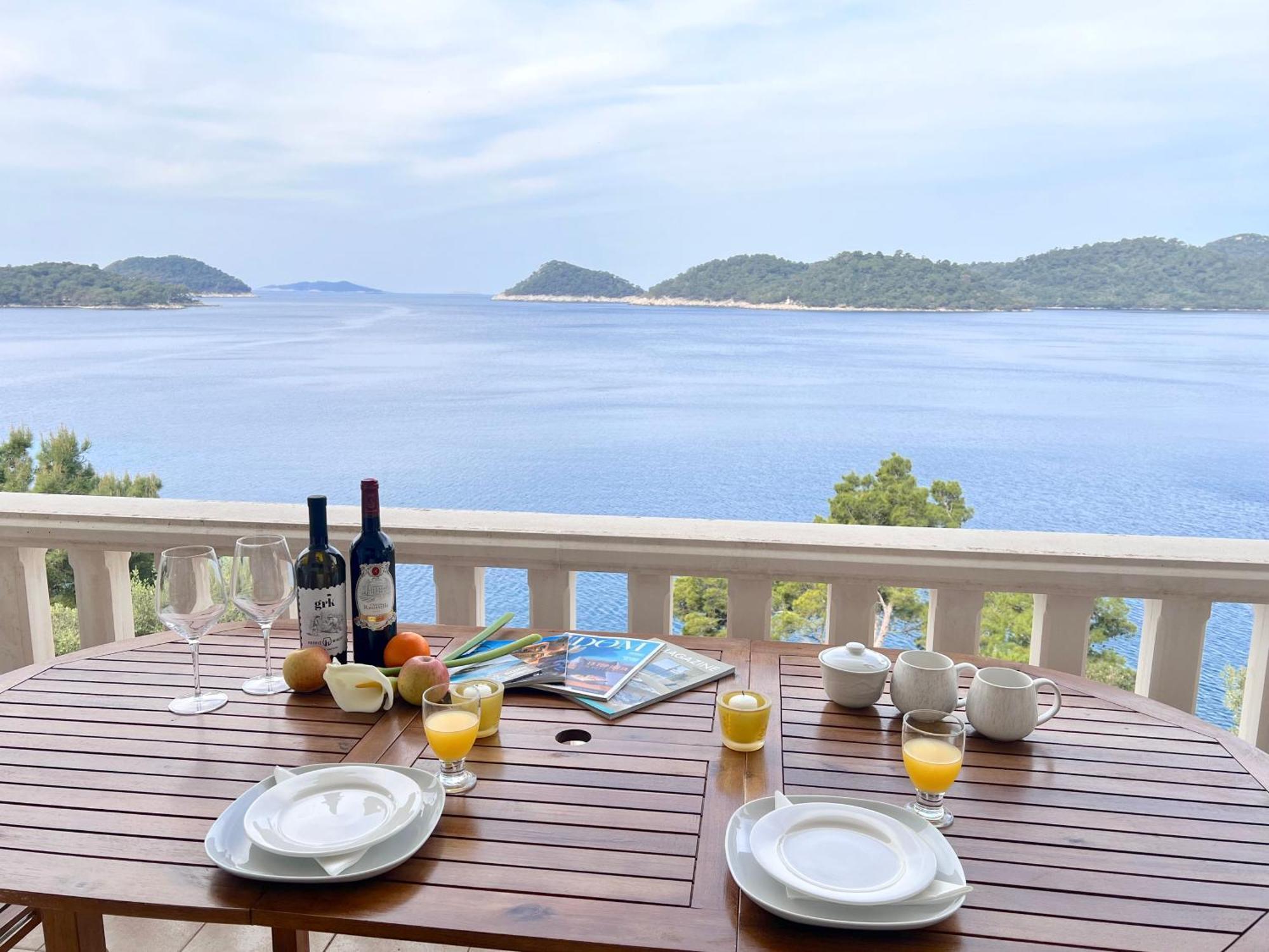 Terrace Studios With Panoramic Seaview Uble Bagian luar foto