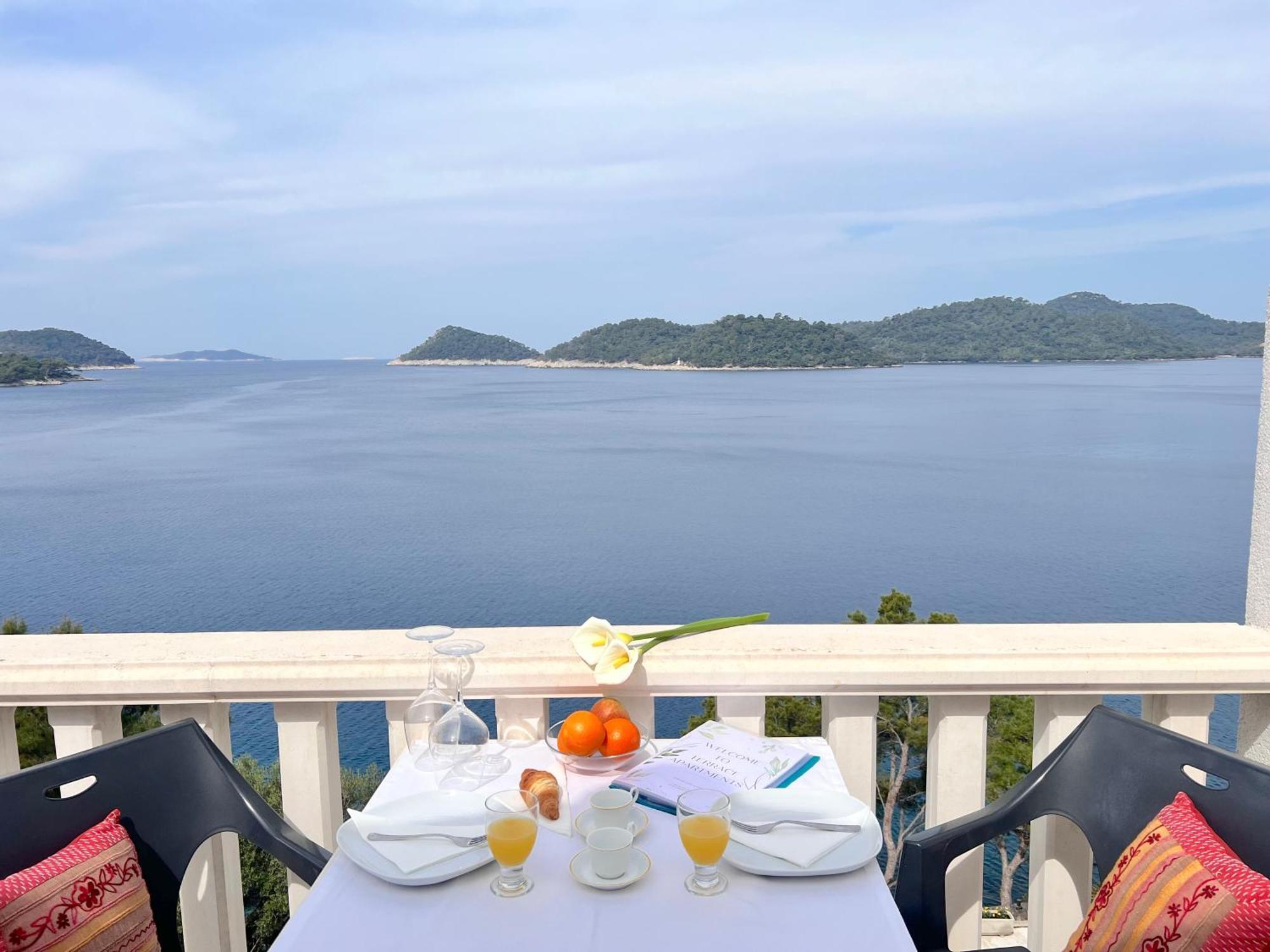 Terrace Studios With Panoramic Seaview Uble Bagian luar foto