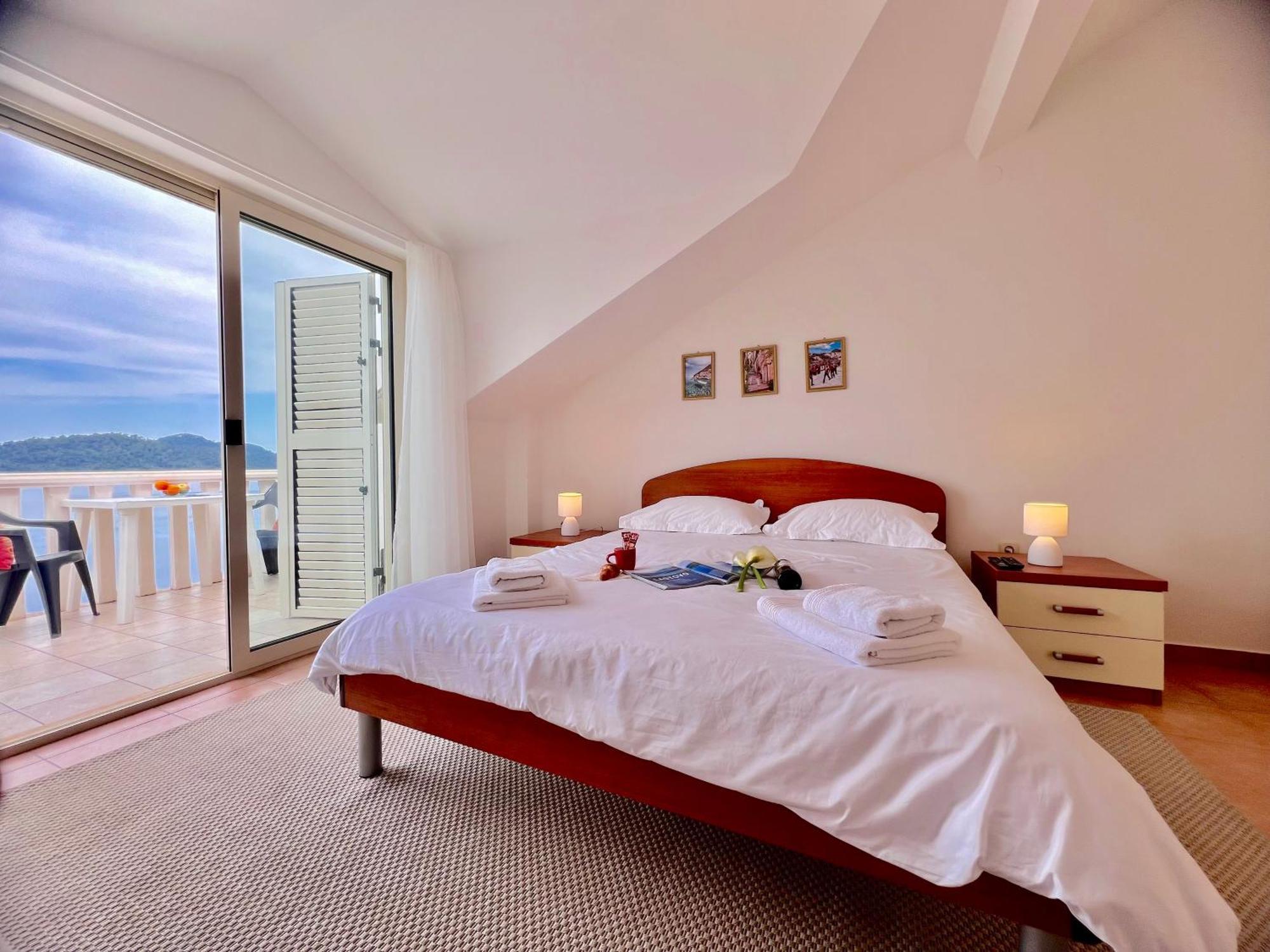 Terrace Studios With Panoramic Seaview Uble Bagian luar foto